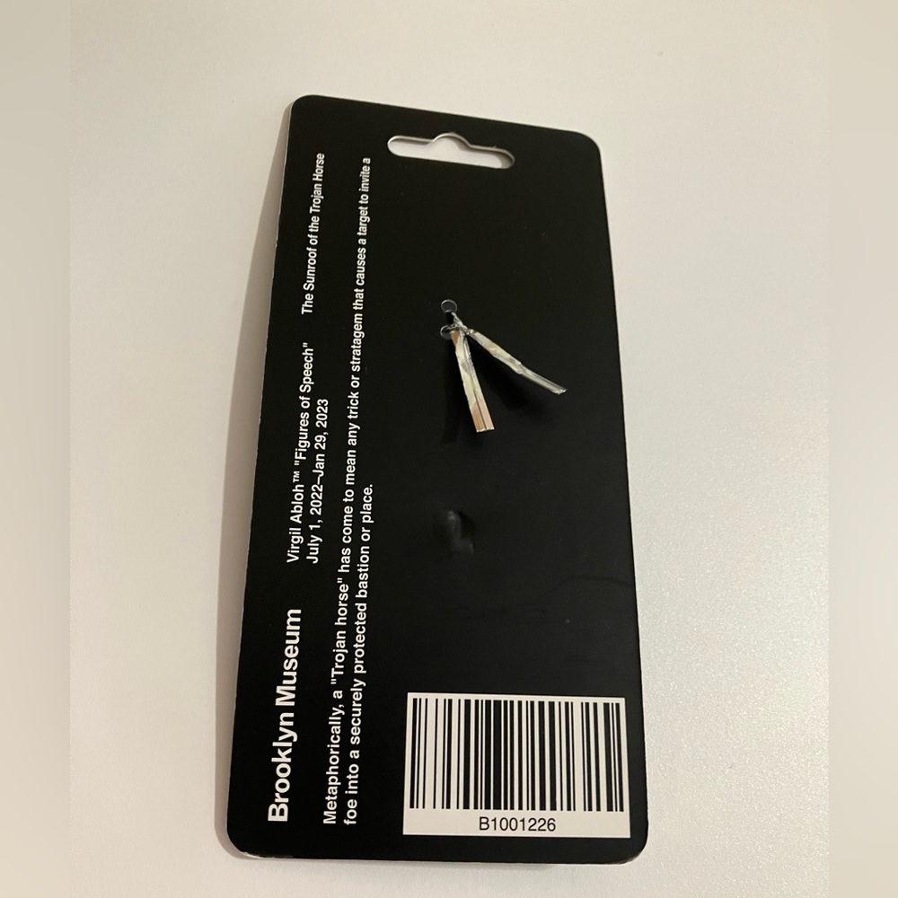 VIRGIL ABLOH Collector Keychain BKM Brooklyn Museum NYC Louis Vuitton Off White - Picture 4 of 4